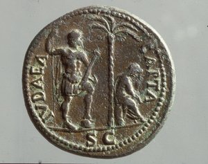 Keizerlijke munt met rouwende figuren en het opschrift 